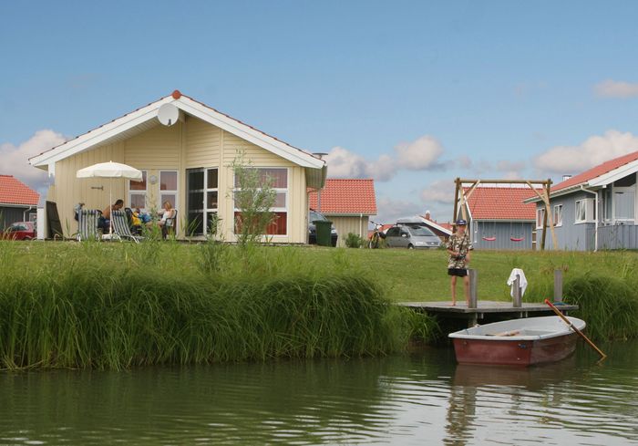 Ferienpark Otterndorf mit eigenen Bootsstegen